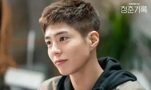 青春纪录释出最新剧照,朴宝剑边佑锡花美男英气逼人