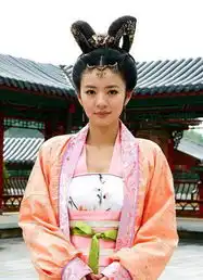 安以轩蝴蝶发髻小清新妆出后宫美歌女
