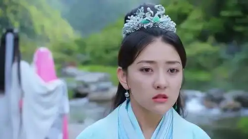 双世宠妃2经典镜头,看着自己的男人,跟别的女人走了,多心疼呀
