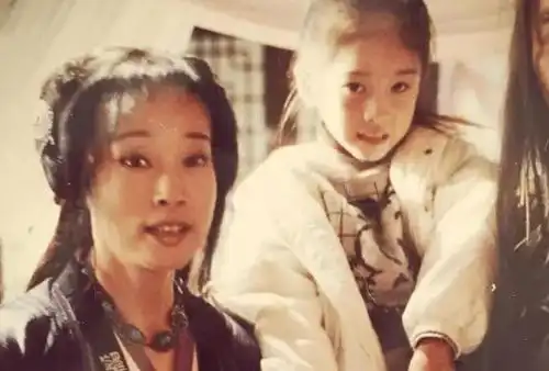 她不小心把妹妹带入圈,现在妹妹红透半边天,而她却无戏可拍
