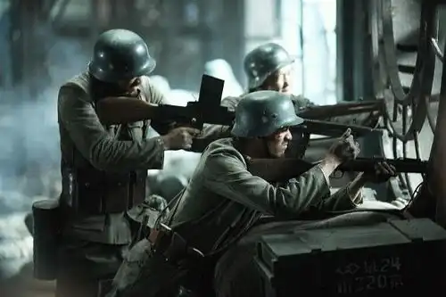 1937年,他带着400军人,用一场战争欺骗了全世界
