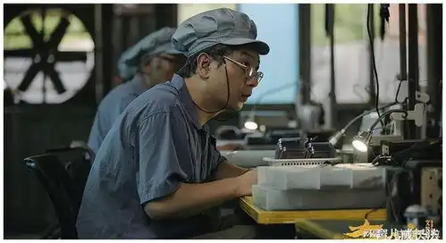 他火了,不仅因为王启年
