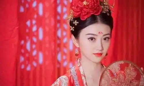 网友人漂亮后台硬,搂腰都不行娱乐圈最干净的女明星就是她