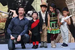 小龙女吴卓林与休杰克曼合照