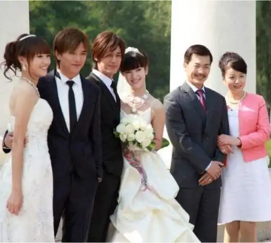 夏家三千金中夏天美的母亲,年仅40岁却给杜淳当后妈