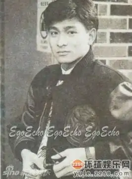 刘德华中学青涩照曝光超短裤秀结实双腿