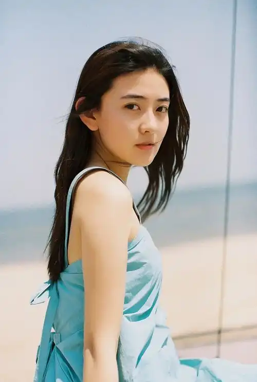 梁洁新剧开播,无厘头特效太魔性,百亿播放量加成不大