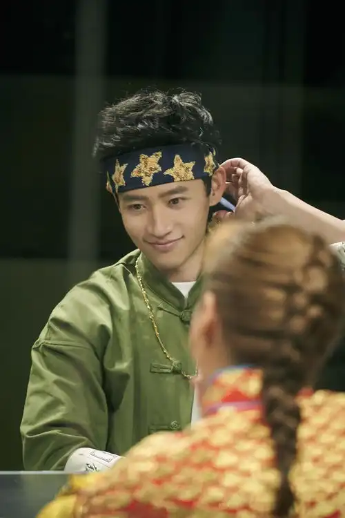 组图明侦魏晨大金牙造型曝光既像道明寺又像王宝强