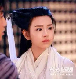 陈妍希戴假发遮包子脸
