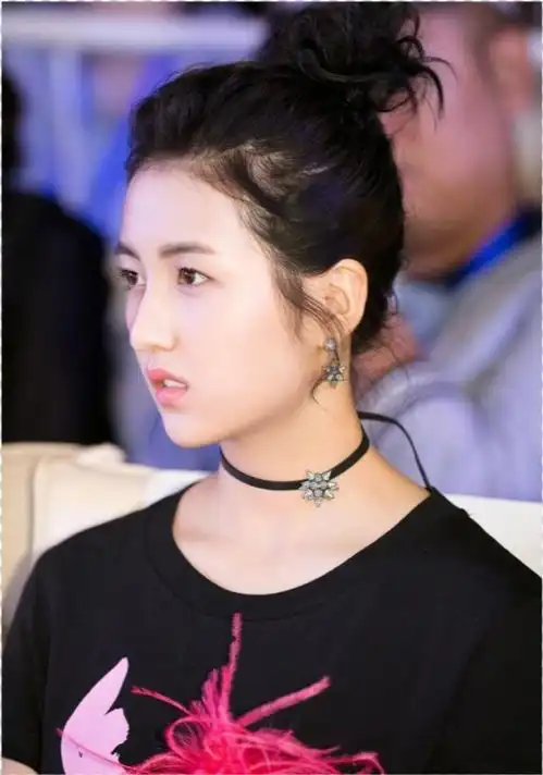 长相被看扁,演技被盛赞,20岁的张子枫,凭什么成为实力派
