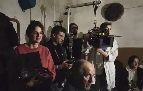 拉扎罗,远离故乡的创作
