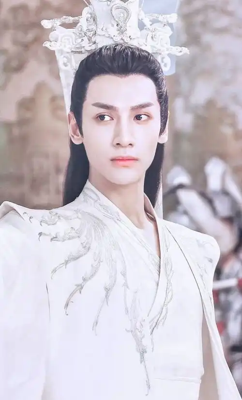 古装四大男星的背影,罗云熙太瘦,成毅温柔,那王一博呢
