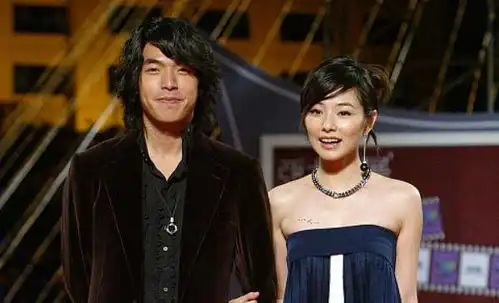 凭放羊的星星走红的李威,现改行卖茶几,近照曝光显沧桑