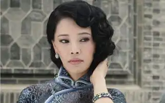 她是黄晓明赵薇班长,做公益穷到只有2万,如今44岁已是3000孩子的妈妈