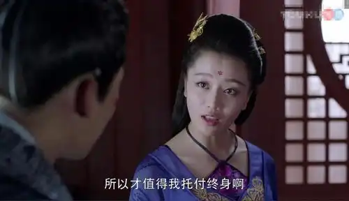 烈火如歌凤凰实力抢镜迪丽热巴,与何炅同乡成撩汉高手