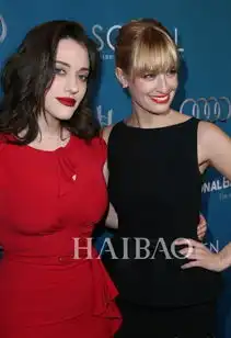 破产姐妹回归热辣红唇vs粉红芭比,毒舌姐妹maxcaroline示范无敌闺蜜妆
