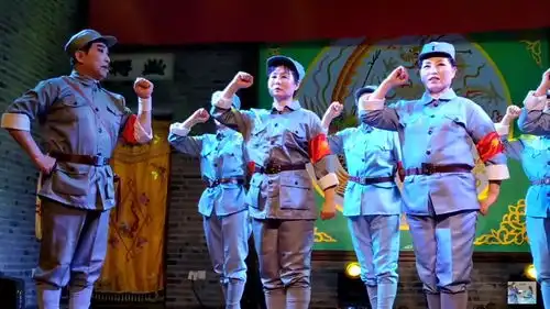 京剧沙家浜要学那泰山顶上一青松表现了新四军抗战的坚强决心