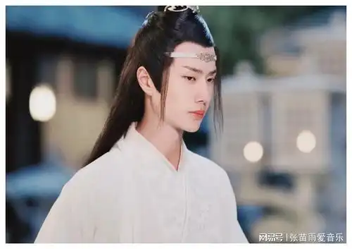 男星避嫌十八式肖战牵手表,丁程鑫兰花指,王一博无从下手
