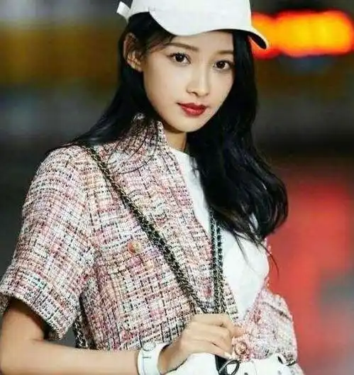 都说孙怡比李沁长得美两人同穿古装后,谁是真女神一目了然