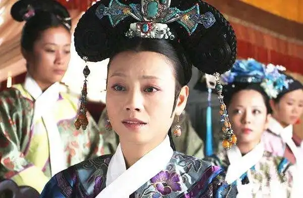 此女十四岁嫁雍正,后认识了甄嬛好运不断,一直活到九十七岁
