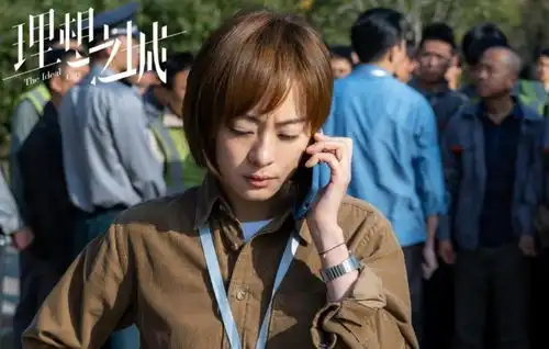 孙俪新剧扮嫩失败,演职场新人却穿出阿姨感,一看就有38岁
