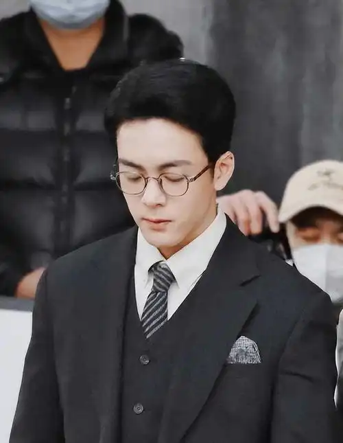 央视开播36集孤舟来袭,张颂文再演反派,谍战剧又有天花