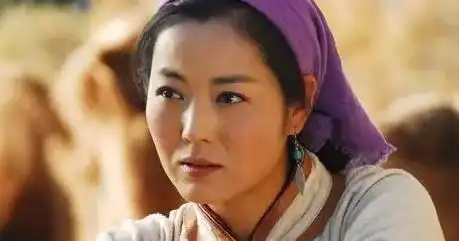 当年家庭剧被她刷屏,为了拍戏整容打200多针,如今成这样