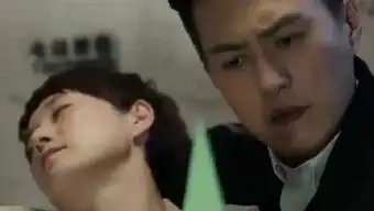 前半生2贺涵与唐晶复合,婚后生下女儿,子君怒扇贺涵背叛我
