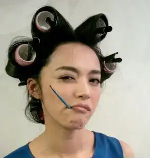 明星自拍多丑都敢发王珞丹像鬼华妃翻鼻孔