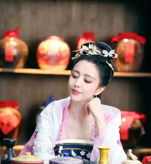 佟丽娅新古装造型,粉蓝罗裳尽显娇俏,一颦一笑间动人心魄