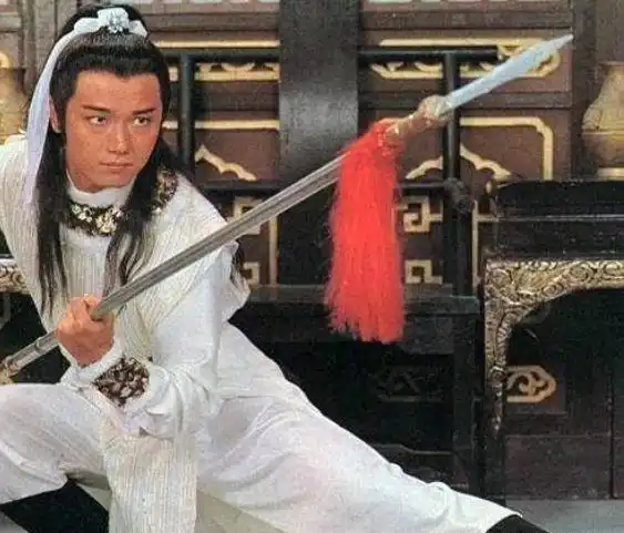 苗侨伟与戚美珍恩爱四十年,生养一双儿女,越老越帅气迷人
