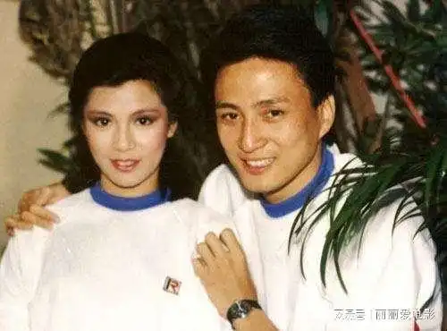 因射雕英雄传走红,与他因戏生情,却在家中毒身亡,年仅26岁