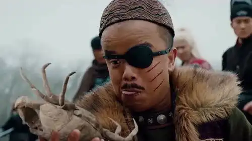 人类为求长生不老潜入仙岛,抓捕人鱼给自己带路,寻找长生不老泉
