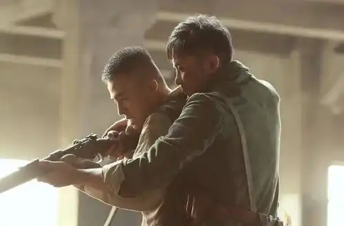 李晨突然传来坏消息,目前出行都要靠轮椅,真是祸不单行啊
