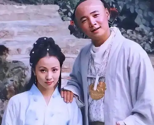 陈红和陶虹嫁了导演,孔雀公主嫁了富豪,她嫁健身教练女儿最漂亮
