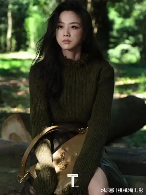 汤唯t杂志金九封面大片,经典风衣造型诠释早秋随性浪漫
