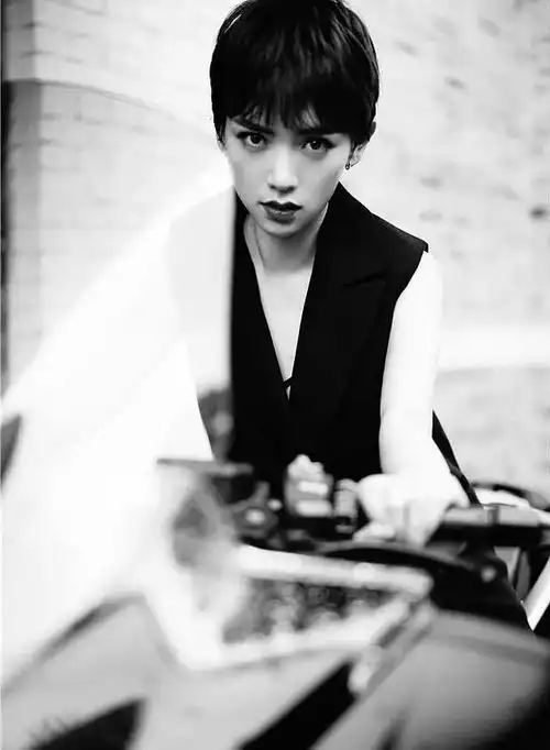 芳华里最不起眼的她,戏外却最让人惊艳,美美美美美美美