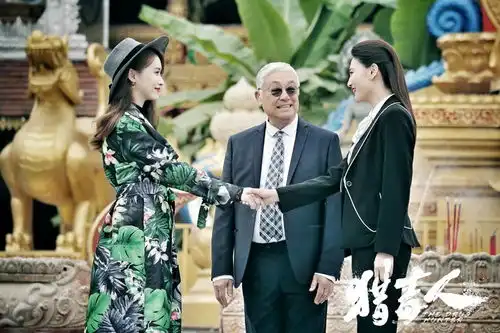 马秋子演绎猎毒人深渊中的女人精致冷艳气场十足
