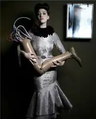 美剧破产姐妹max饰演者性感大片
