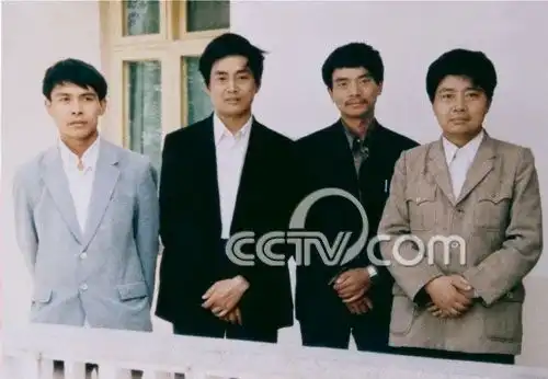 华人巨富们的创业故事李嘉诚书写塑胶花传奇