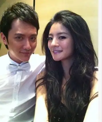 安以轩庆生开红色派对晒大s生日照片秀友谊