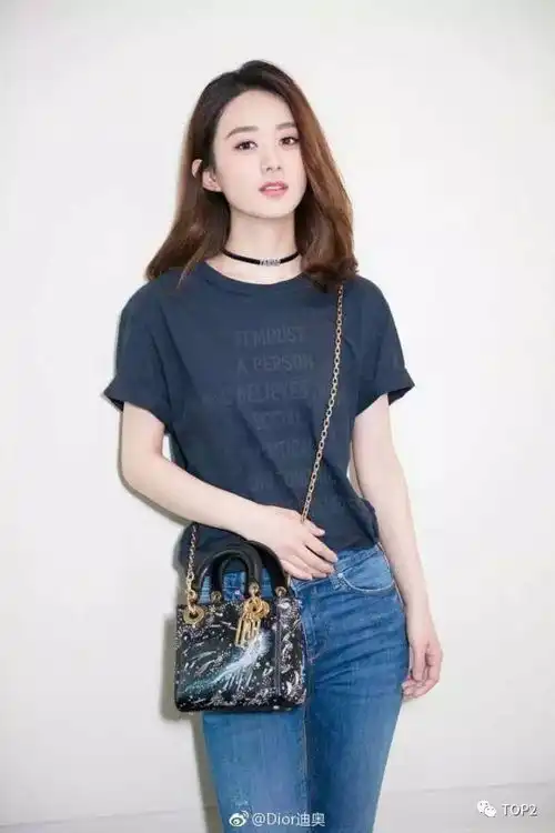头条热搜天后郑爽为何始终被时尚圈拒之门外