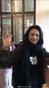 39岁的汤唯被网友抓拍,没修过的照片竟然比杂志还要惊艳
