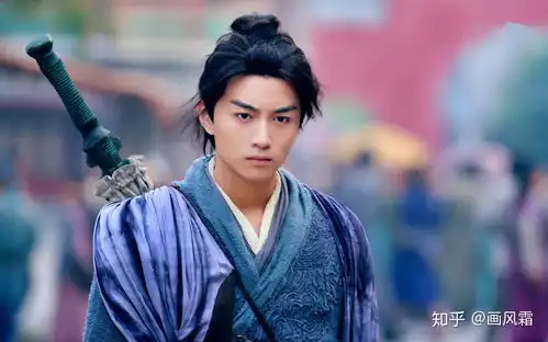 倚天屠龙记中,有两位高手只出场一次,名气不大,实力却强过杨逍殷天正