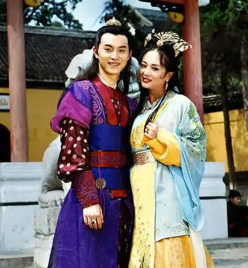 上错花轿嫁对郎翻拍选角遭质疑,只因老剧太经典,造型太好看
