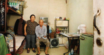 香港穷人的蜗居生活
