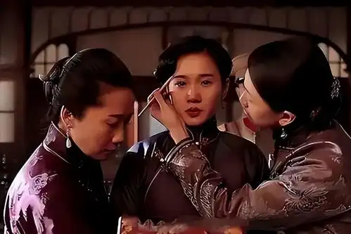 93岁杨森在临终前,拉住17岁小妾的手我就是想过一把皇帝的瘾

