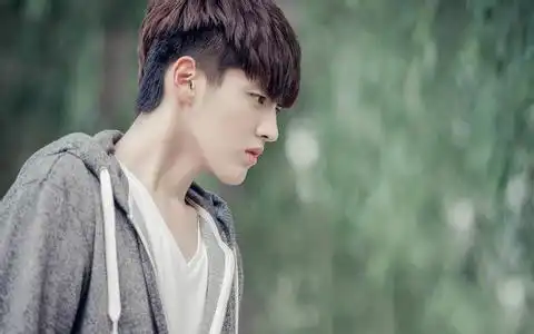 夏有乔木雅望天堂电影最后一分钟雅望在火车上然后响起的纯音乐是什么
