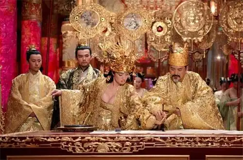 满城尽带黄金甲剧照玉佛