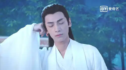 香蜜中斜躺的四美,杨紫撩人,邓伦悠闲,他犹如画中仙
